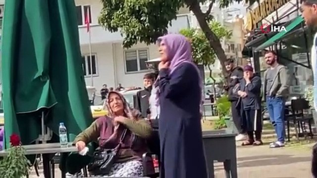 Antalya\'da itfaiye eri yangında dumandan etkilenen kediyi kalp masajı ile hayata döndürdü