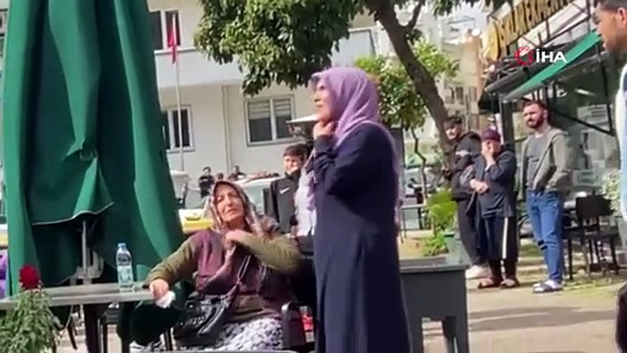 Antalya\'da itfaiye eri yangında dumandan etkilenen kediyi kalp masajı ile hayata döndürdü