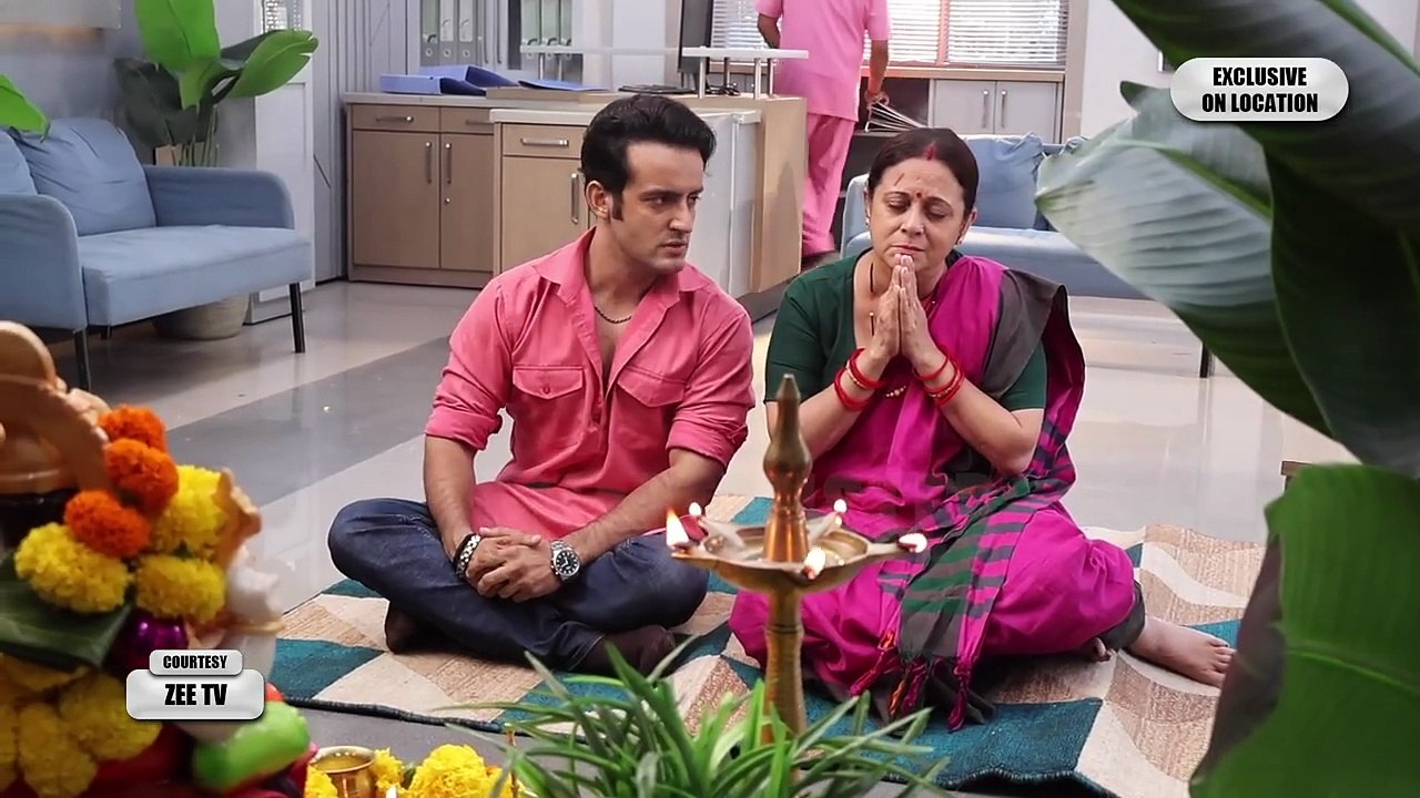 Lakshmi Niwas Today Episode On Location Veer and Lakshmi pray to Srinivas _ Zee TV