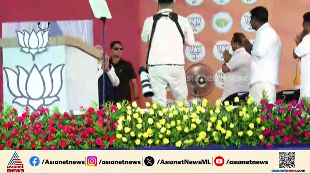 മോദിയെ ആരവത്തോടെ സ്വീകരിച്ച് പ്രവർത്തകർ; തിരുവല്ലയുടെ വികസന മാസ്റ്റർ പ്ലാൻ കൈമാറി അനൂപ് ആന്റണി