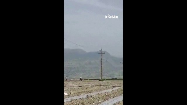 Des policiers iraniens tirent sur deux hélicoptères américains