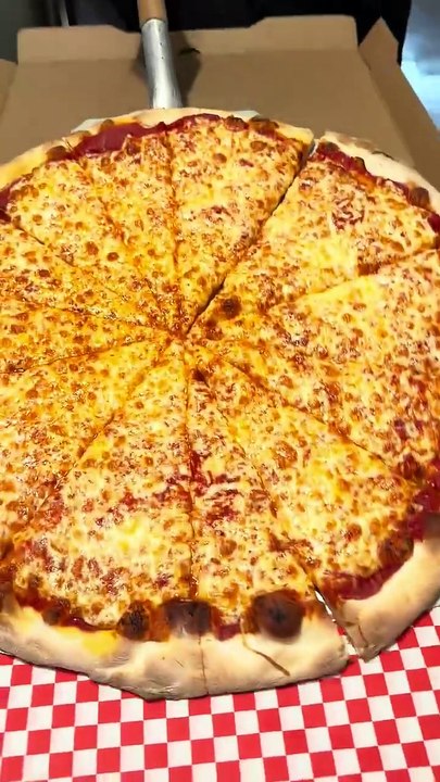 Crispy cheese pizza 😮‍💨
