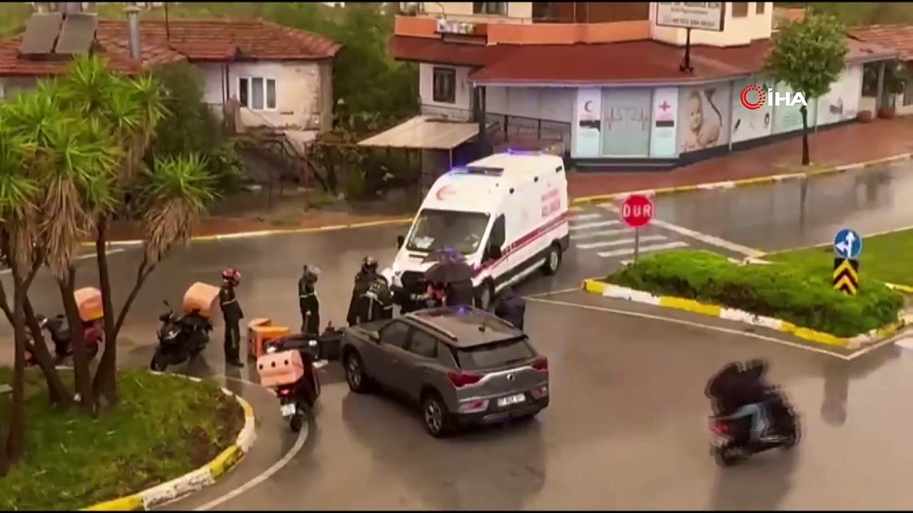 Antalya'da otomobille çarpışan motosiklet sürücüsü yaralandı Kaza anı kamerada