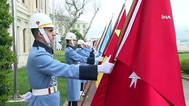Ukrayna Devlet Başkanı Vladimir Zelenskiy, Cumhurbaşkanlığı Dolmabahçe Çalışma Ofisi’ndeki Cumhurbaşkanı Recep Tayyip Erdoğan ile yaptığı görüşme sonrası Dolmabahçe’den ayrıldı.