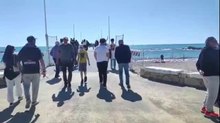 Riaperto il pontile simbolo di Marina di Massa danneggiato dalla Guang Rong: tanta gente a passeggio