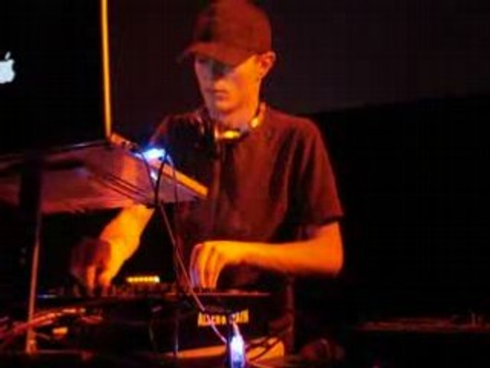 Deadmau5 plays Daft Punk