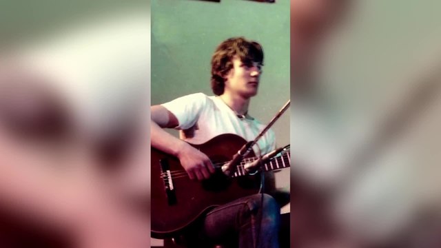 «Sindaco com'eri negli anni Ottanta e Novanta?». Sui social Gualtieri svela i suoi scatti da giovane