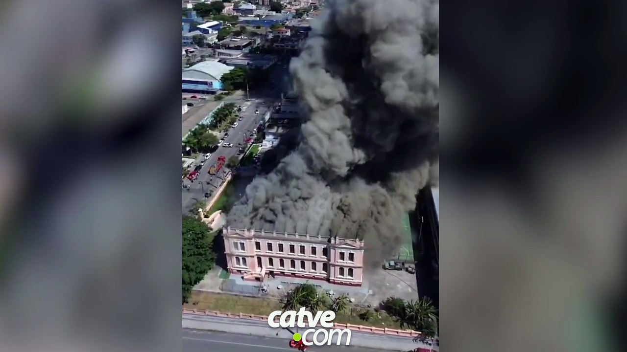 Incêndio atinge Instituto de Educação de Paranaguá