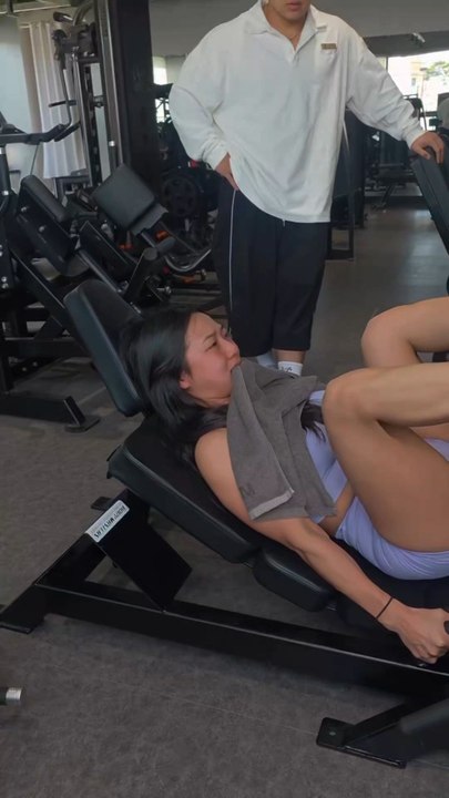 She's crying during her workout! 😥😥