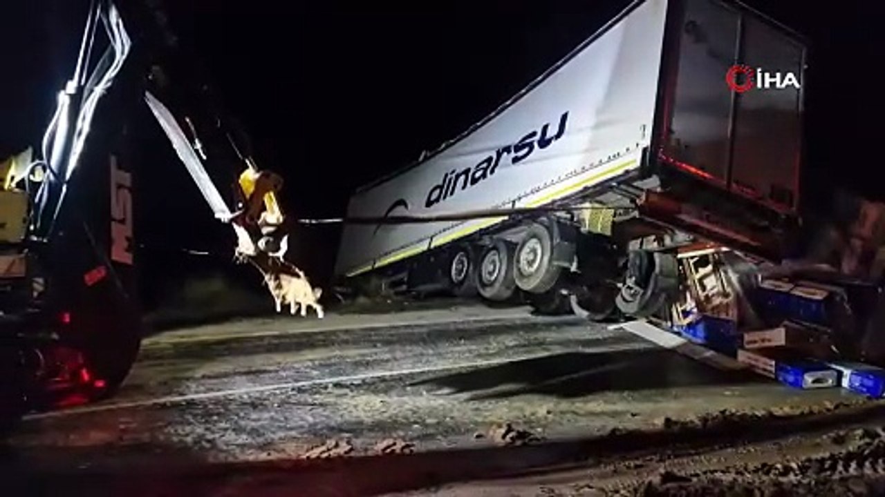 Kayan tır devrildi, Ankara-Tokat karayolu saatlerce ulaşıma kapandı