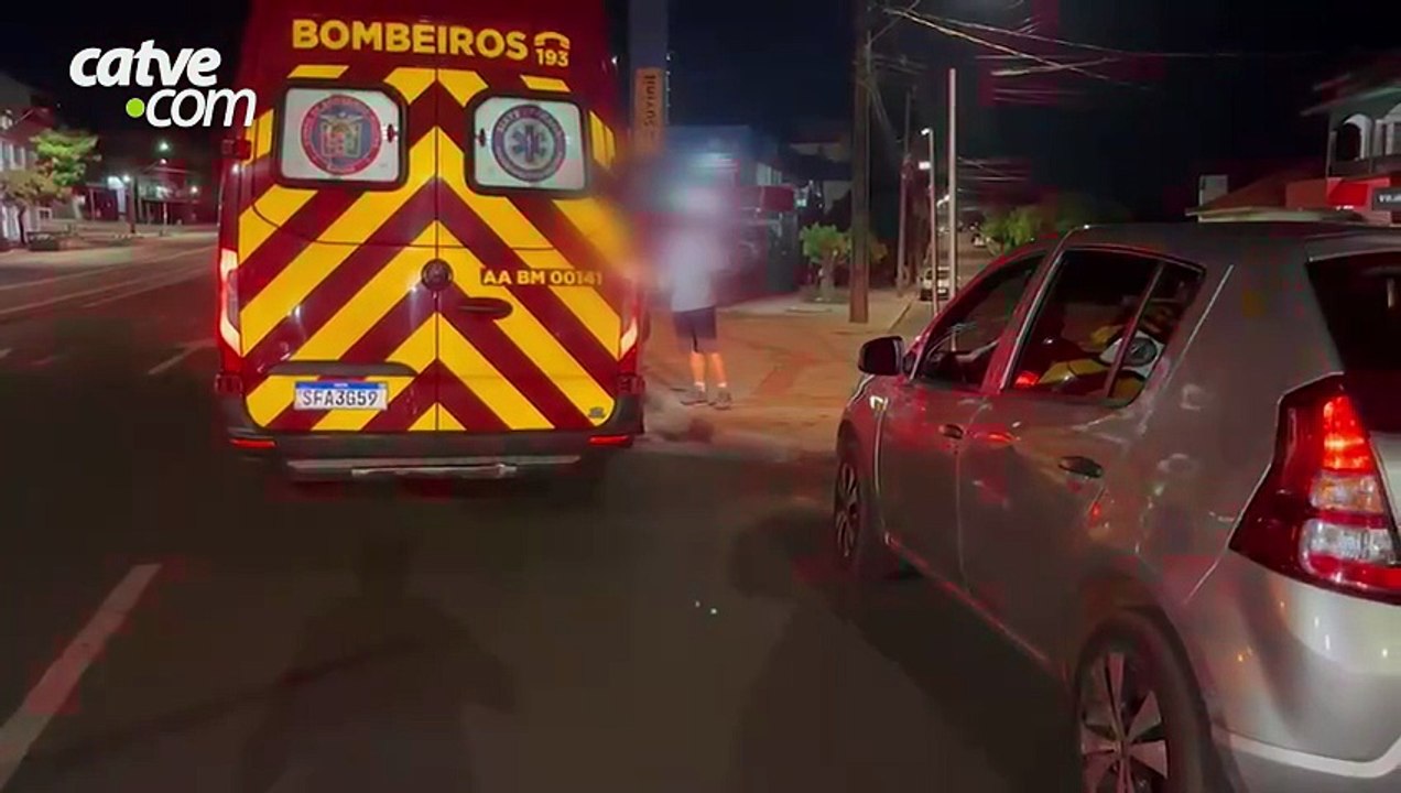 Rapaz fica ferido após batida na Avenida Carlos Gomes em Cascavel