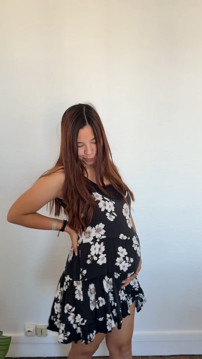 J-150 avant d’accoucher 🍼 et on est reparti pour une journée typique dans ma vie de femme enceinte 🏼Je suis fan de ce format, j’espère que vous aussi 🙈 Produits que j’utilise :Serum niacinamide @aromazone_officiel Huile vergetures @weledafr