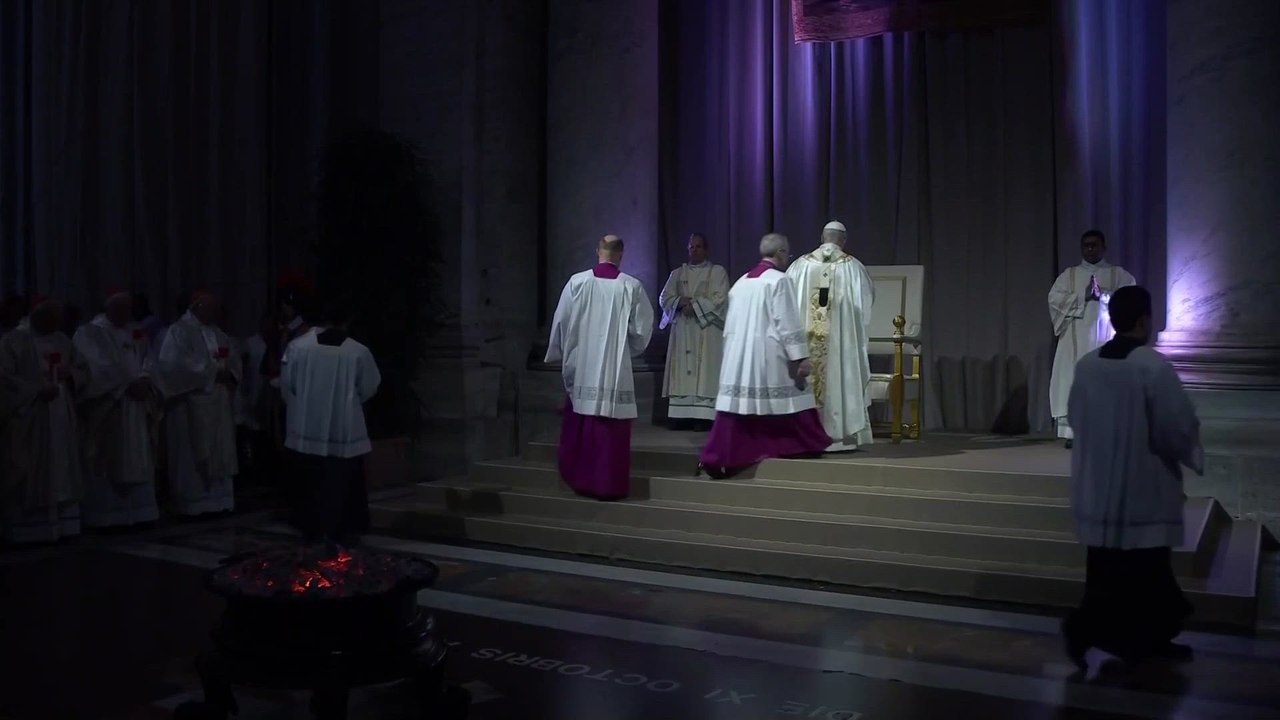 Papa Leone XIV durante la Messa della Veglia Pasquale: sulla guerra e l'ingiustizia