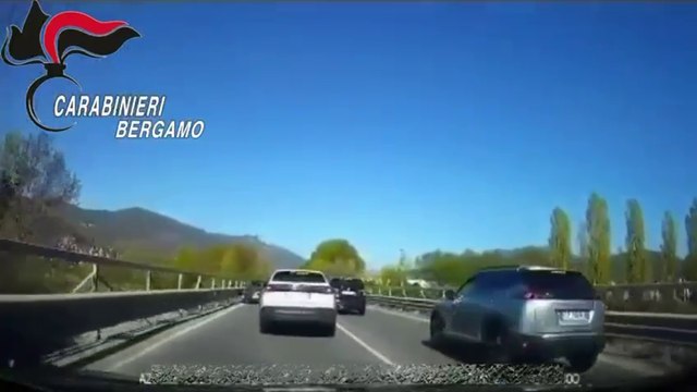 Bergamo, inseguimento per le strade della provincia: fugge a 140 chilometri orari senza patente