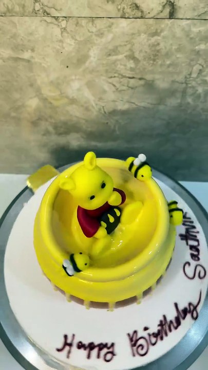 Sweet as Honey: Winnie the Pooh Birthday Cake