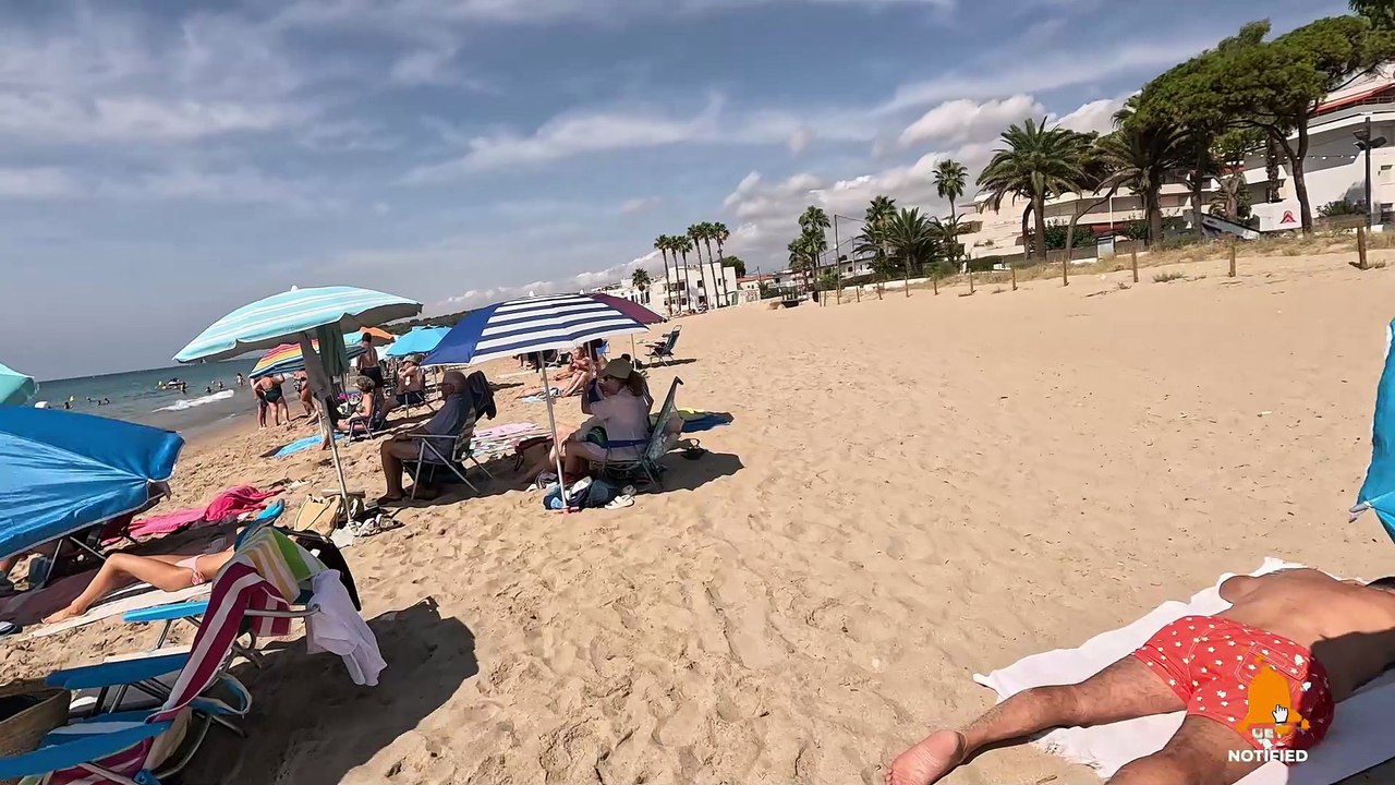 Waves, sun and Footprints | 4K Tour