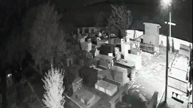 Oito túmulos são violados e corpo sepultado há 3 meses some