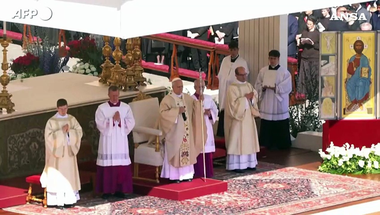 Messa di Pasqua a San Pietro, il Papa dal terrazzo della Basilica