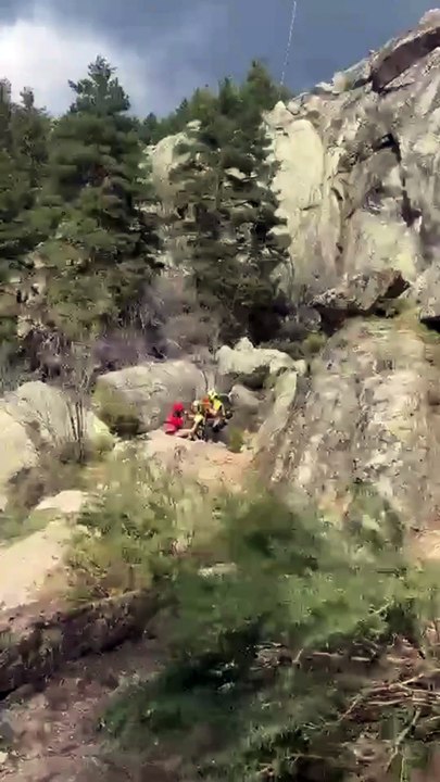 Evacúan a una mujer en helicóptero tras morderla un perro en el Chorro Grande