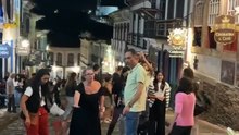Ruas de Ouro Preto se cobrem de beleza para a procissão da ressurreição