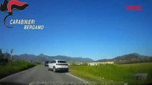 Bergamo, non si ferma all'alt dei carabinieri: l'inseguimento a folle velocità e l'arresto