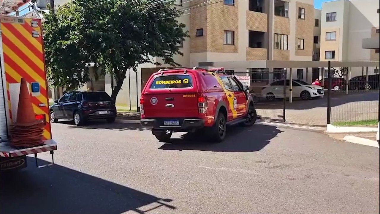 Vítima de queda é socorrida pelo Siate no Bairro Country
