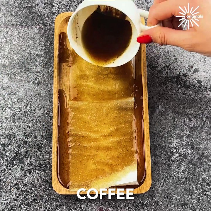 Unique table decoration using coffee and tissues! 😍