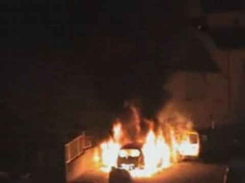 Voiture brulé à la Croix Rousse (Lyon 69004)