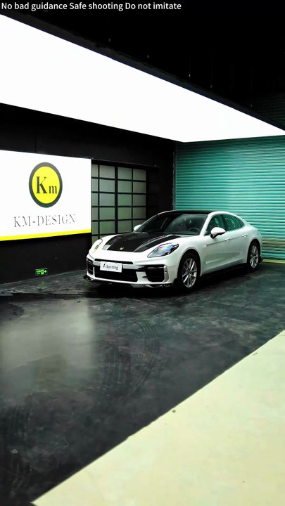 Paramera modified carbon fiber hood