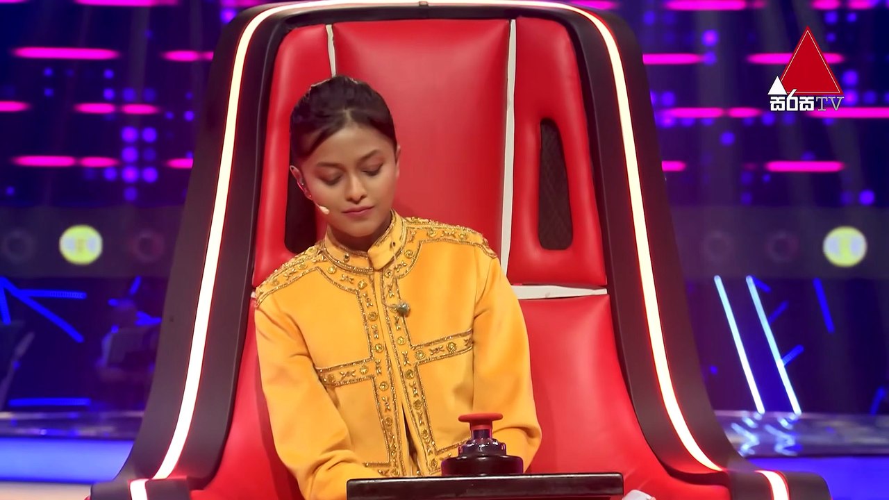 Thanushi Sahasrika | Sanda Pahan Reye (සඳ පහන් රැයේ) |Blind Auditions | The Voice Teens Sri Lanka S3