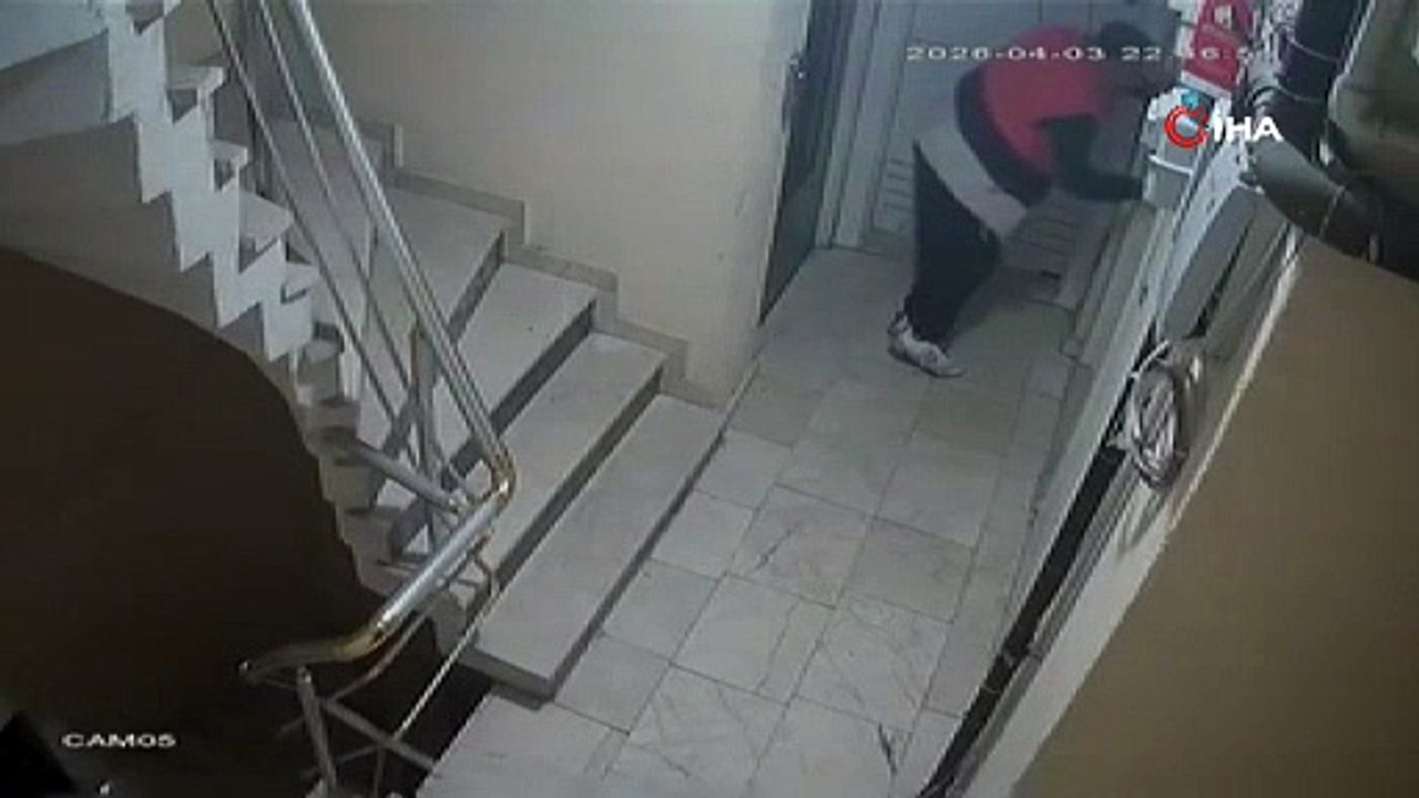 Hırsız Koridora Tuvaletini Yaptı
