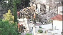 Israele, soccorritori cercano dispersi dopo il crollo di un edificio colpito da missili iraniani