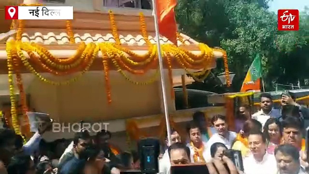भाजपा ने मनाया 47वां स्थापना दिवस, सीएम रेखा गुप्ता और सचदेवा ने फहराया पार्टी का झंडा