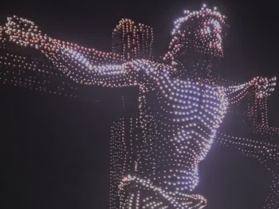 Leuchtender Jesus am Himmel: Drohnen-Show erzählt Oster-Geschichte