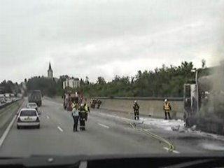 CAMION EN FEU SUR L'A7 04_06_08