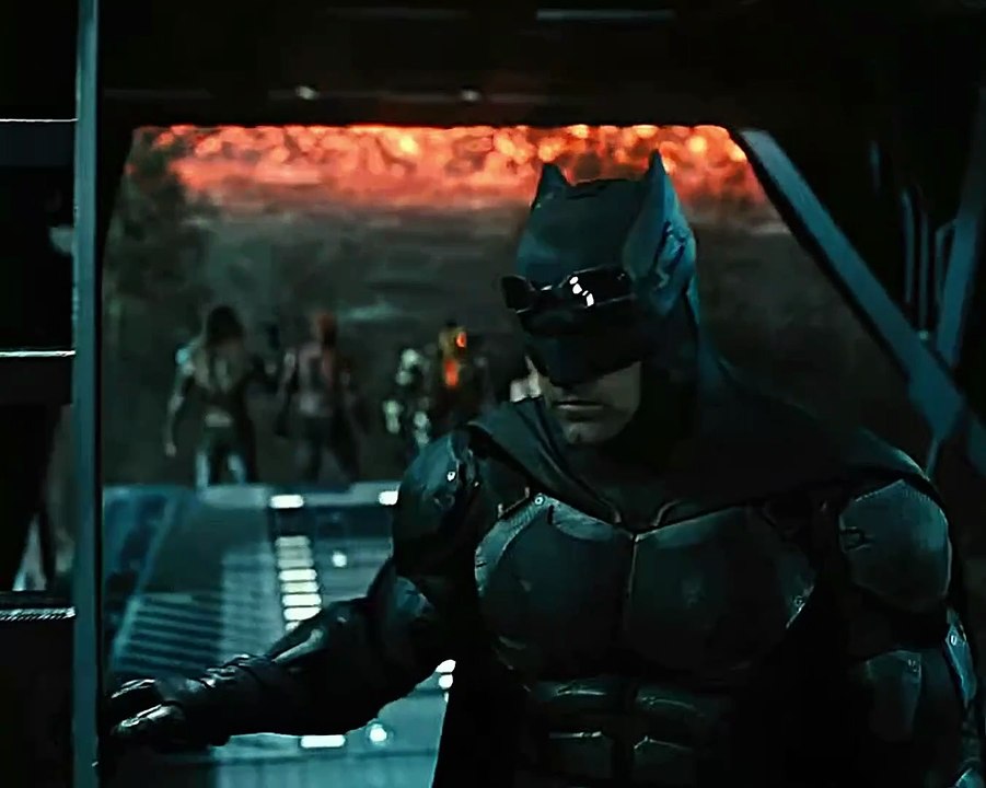 BATMAN: 10 TRAJES ICÓNICOS QUE DEFINIERON LA EVOLUCIÓN ESTÉTICA DEL PERSONAJE