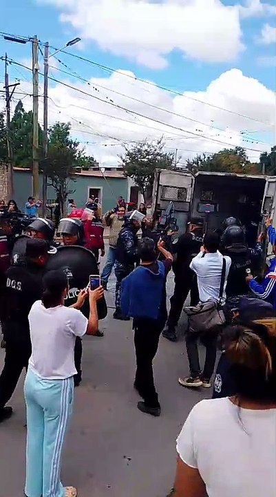 Trasladan a detenidos en La Merced