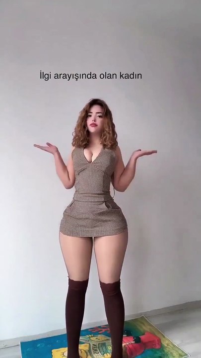 Toplumun kadınlara yönelik bakış açısını kombinleri üzerinden anlatan içerik üreticisi dikkat çekti.