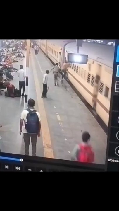 Heart-Stopping Rescue: Alert RPF Jawans Save Man from Fatal Train Accident