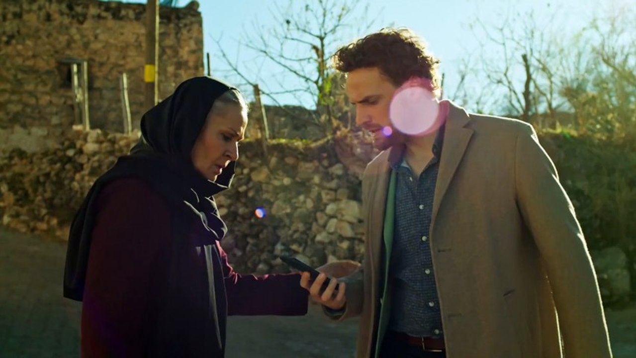 En tierra lejana (Uzak Şehir) - Capítulo 10 1/2