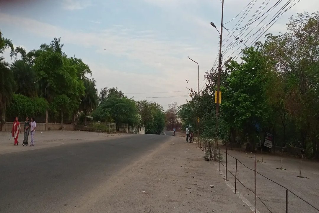 Rajasthan Weather : जयपुर में सवेरे से ही काली घटाएं छाईं, बूंदाबांदी से तापमान में गिरावट