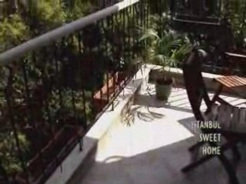 Tea & Gossip Balcony