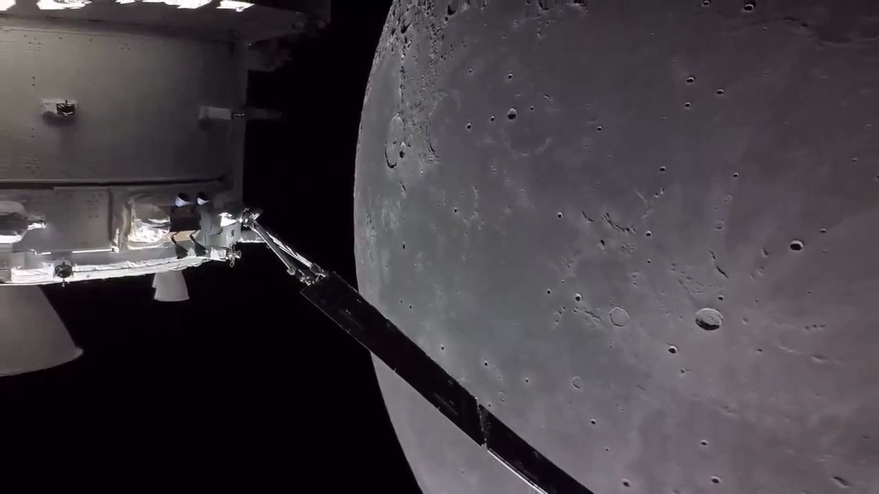 NASA Artemis Mission: Breathtaking Close Flyby of the Moon