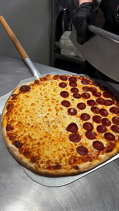 Half pepperoni half cheese 😍