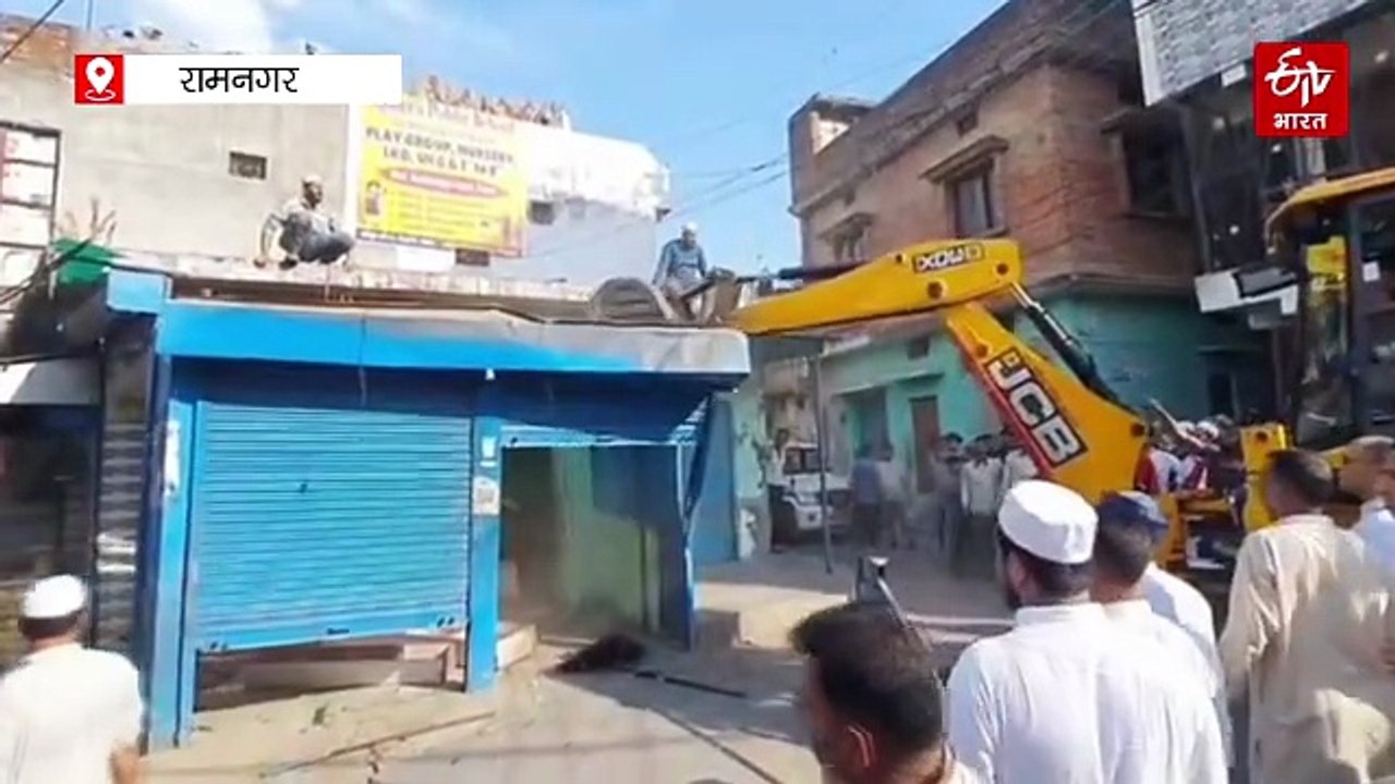 रामनगर में अतिक्रमण पर चला बुलडोजर, कार्रवाई के दौरान कांग्रेस नेता और ईओ में तीखी बहस
