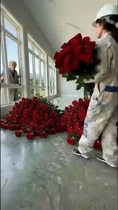 THIS FLOOR IS JUST INSANE 😱 Luxury epoxy floor made of roses