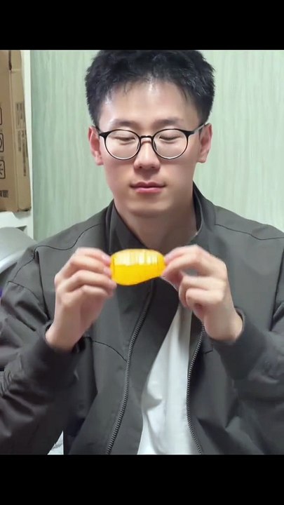 Yellow teeth😂