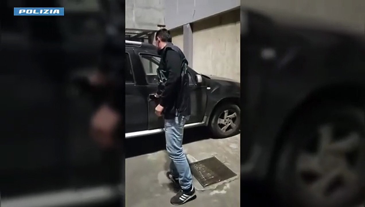Il video dell'operazione di polizia a Fiumefreddo: avevano più di 5 chili di cocaina in auto, due arresti