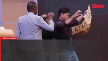 Ucapan Azam Baki diganggu lelaki bersepanduk