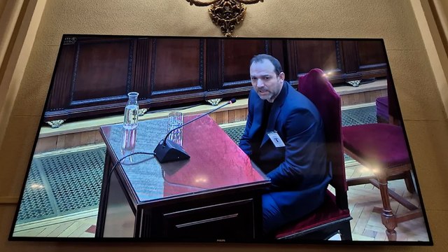 El hijo de José Luis Ábalos niega ser testaferro e ironiza con la prensa tras declarar en el Supremo